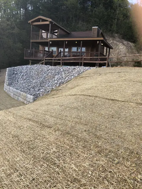 Block retaining wall below a cabin