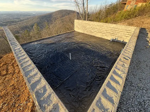 Block foundation walls with membrane and drainage stone